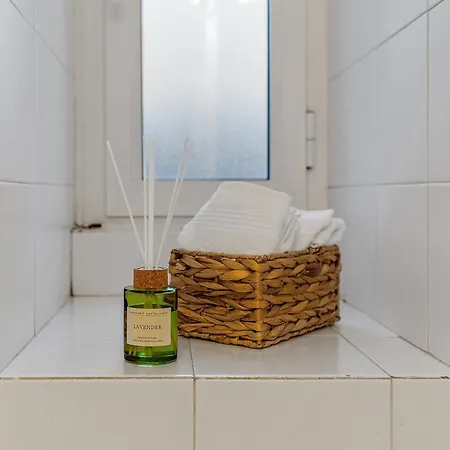 Milan's Navigli Nest * ミラノ