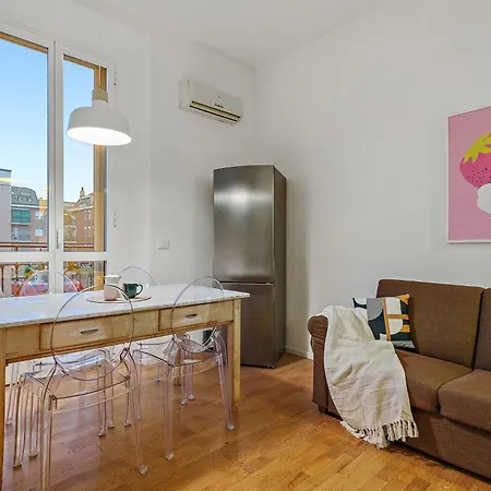 Apartment Milan's Navigli Nest