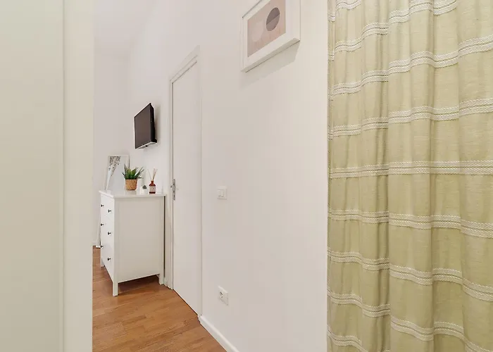 Milan's Navigli Nest Apartament Mediolan